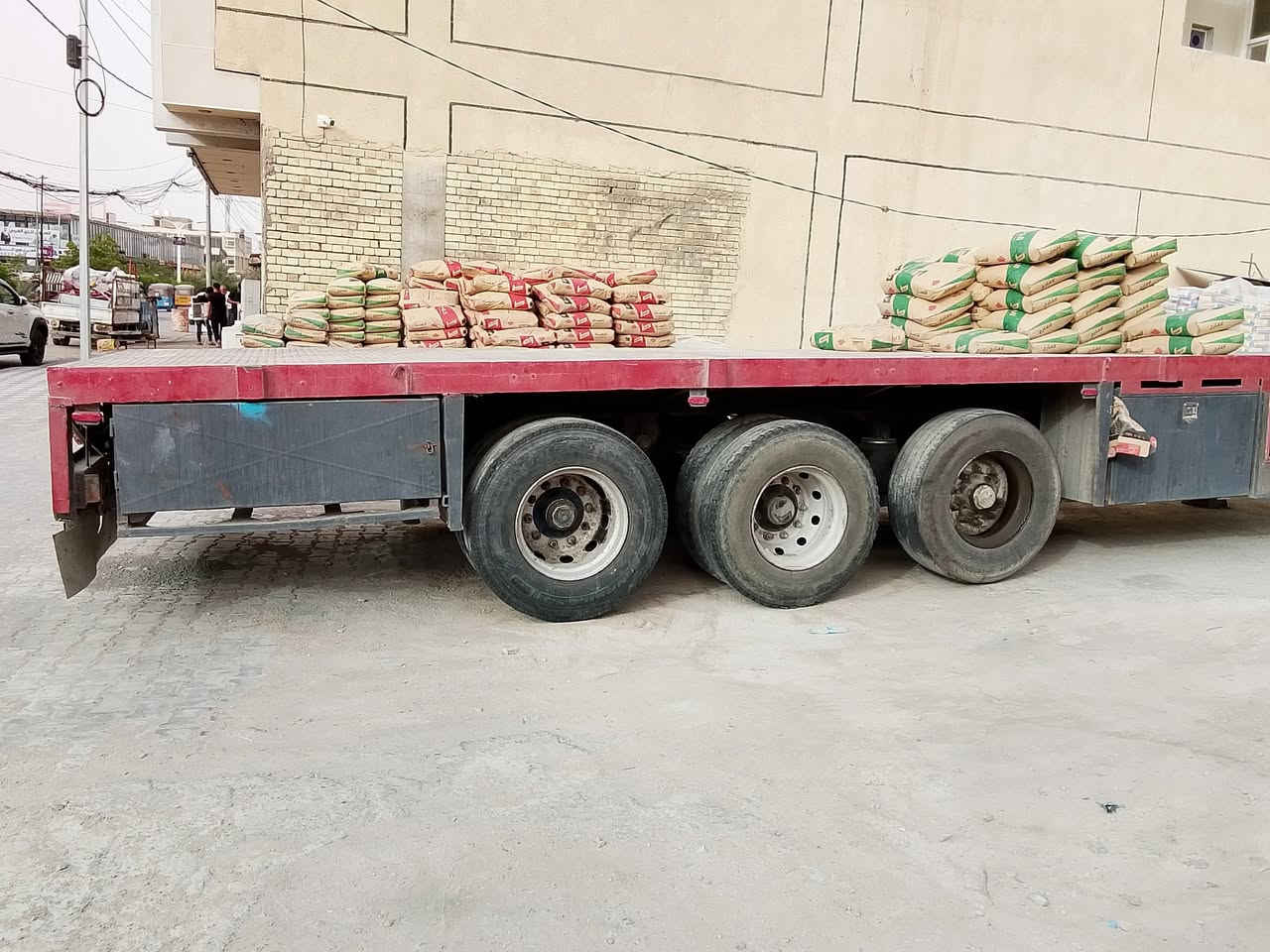 سلام عليكم عربانه وربيه طول 12و50دناكير14ساف ثلاث دناكير ثنين مزوج واحد حرفش تعليك تأيرات نضاف جاهزه للشغل مكان كربلاء المقدسة ***********
