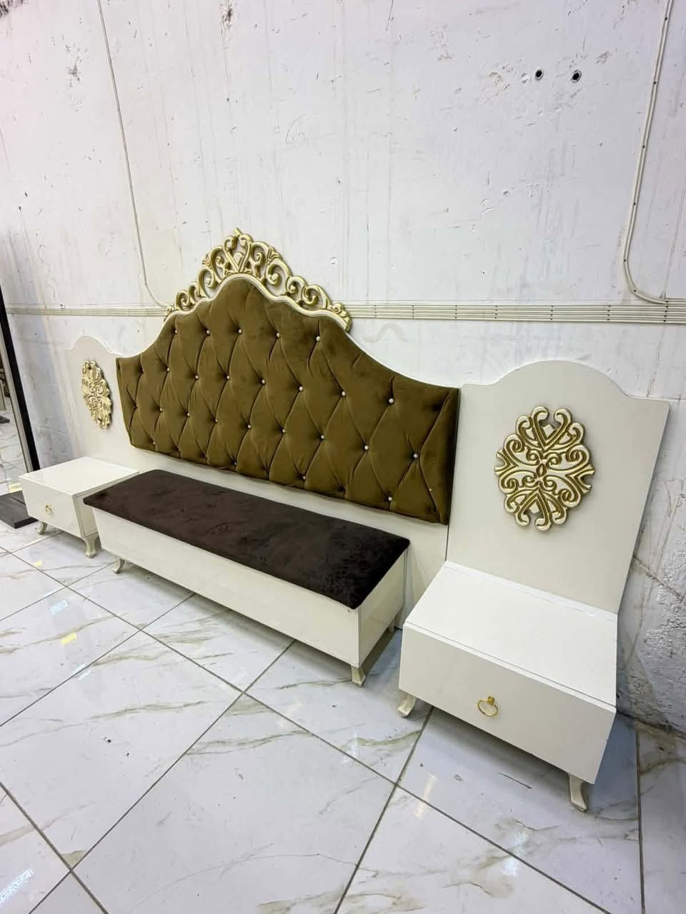 غُرفُهّ مستخدمه 
5قطع ب475ويا التوصيل والشد واصل
حجز والاستفسار واتساب فقط ***********
