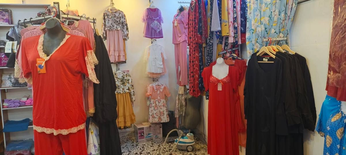 مجمع كوزمتك وملابس نسائيه واطفال كامل للبيع
. مجمع الاميرات..  كامل متكامل. مكان سوق الشيوخ قرب جامع سيد جعفر شارع المجمعات قريب مجمع صلوات. كااامل مابيه اي نقص   للاستفسار التواصل ع الرقم. ***********
