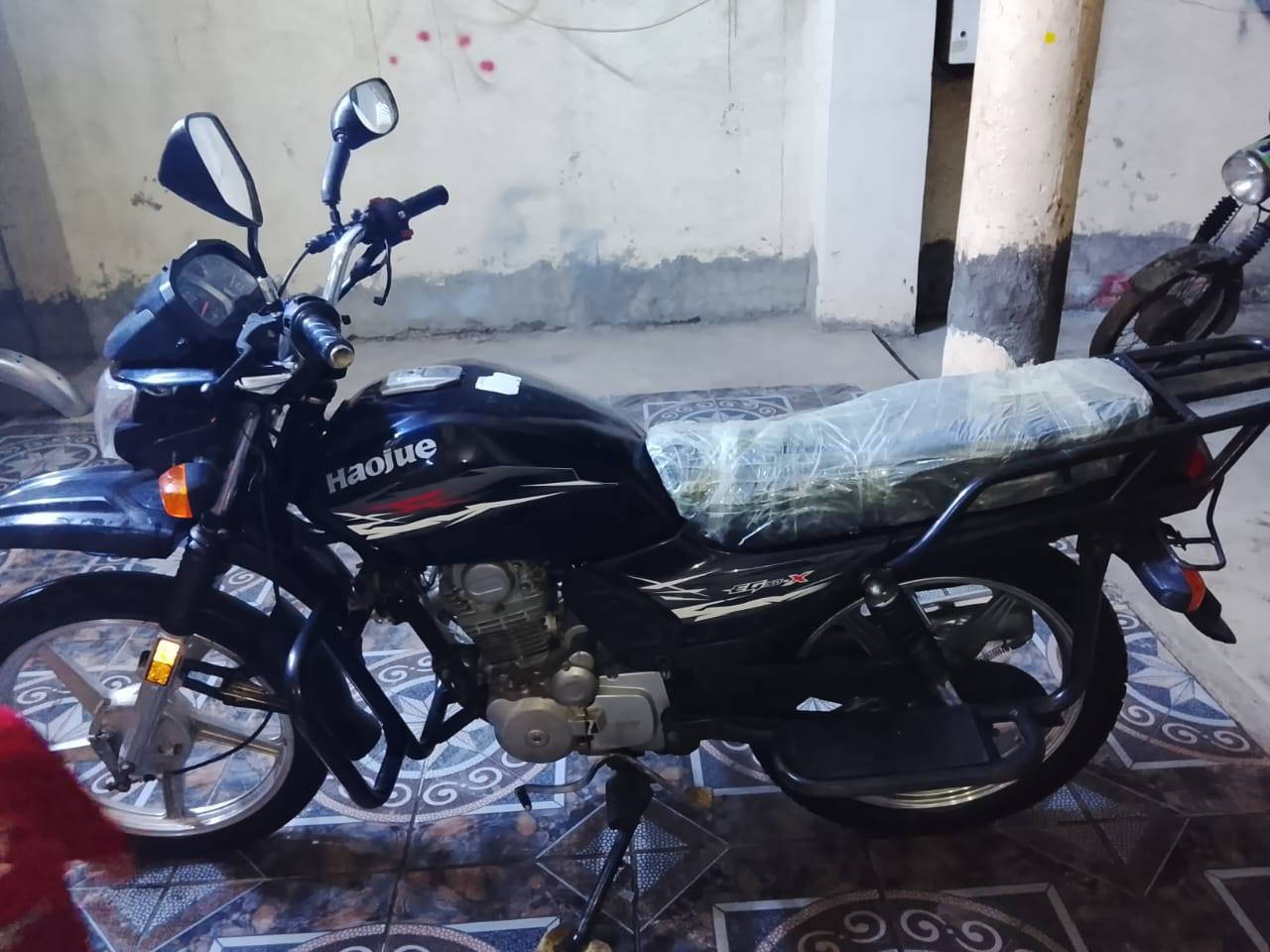 دراجه هاوجي للبيع السعر مليون و 100 بيه مجال جديده كهربائيات كله شغاله مكفوله من  كلشي موديل 22 ويا منافيس عنواني الرمادي حي ضباط للاستفسار على رقم  ***********
