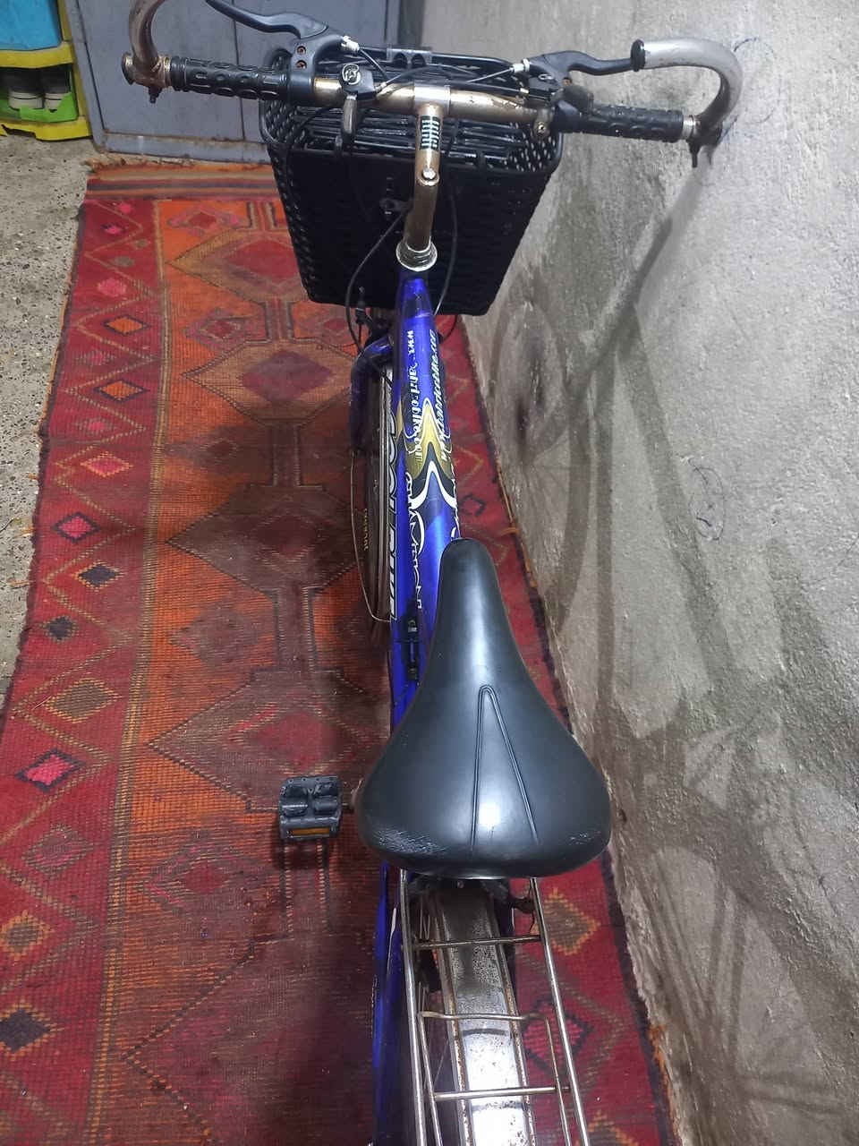 السلام عليكم 
بايسكل كنت حجم 26 
تايرات جدد 
مع سلة اغراض وقفل هدية
وبي عكرب للسرعات
فقط بريك خلفي شغال الامامي مايشتغل
مثل ما موضح بالصور
السعر 75 الف وبي مجال قليل 
للاستفسار / *********** واتساب 
مكان/ جسر ديالى- النهروان تقاطع السايد الواحد .
