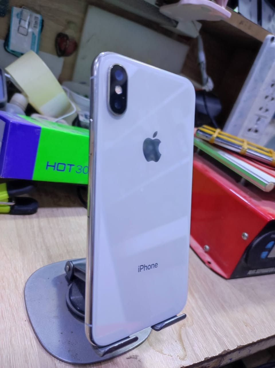 ايفون X
ذاكره 64 
بطاريه 73 انسى الصرف ... 
مكفول من الفتح يعني شرط مامفتوح 
سعر خاص بيع فقط يعني مراوس ماكو 
حله ابي غرق 
***********
