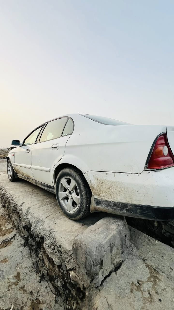 السلام عليكم سيارة شوفرليت ابيكا رقمها صدامي ديالى سنويتها كارتونية منتهية ب٢٠١٤ محركها بية خيط تبخير وتحتاج ترتيبات والسيارة شوفة عينكم نظافتها من الداخل والخارج عليها غرامات ٣٨٠ الف وراعيها موجود بالحلة ويريد مداور سعرها ١٥ وبيها مجال ***********
