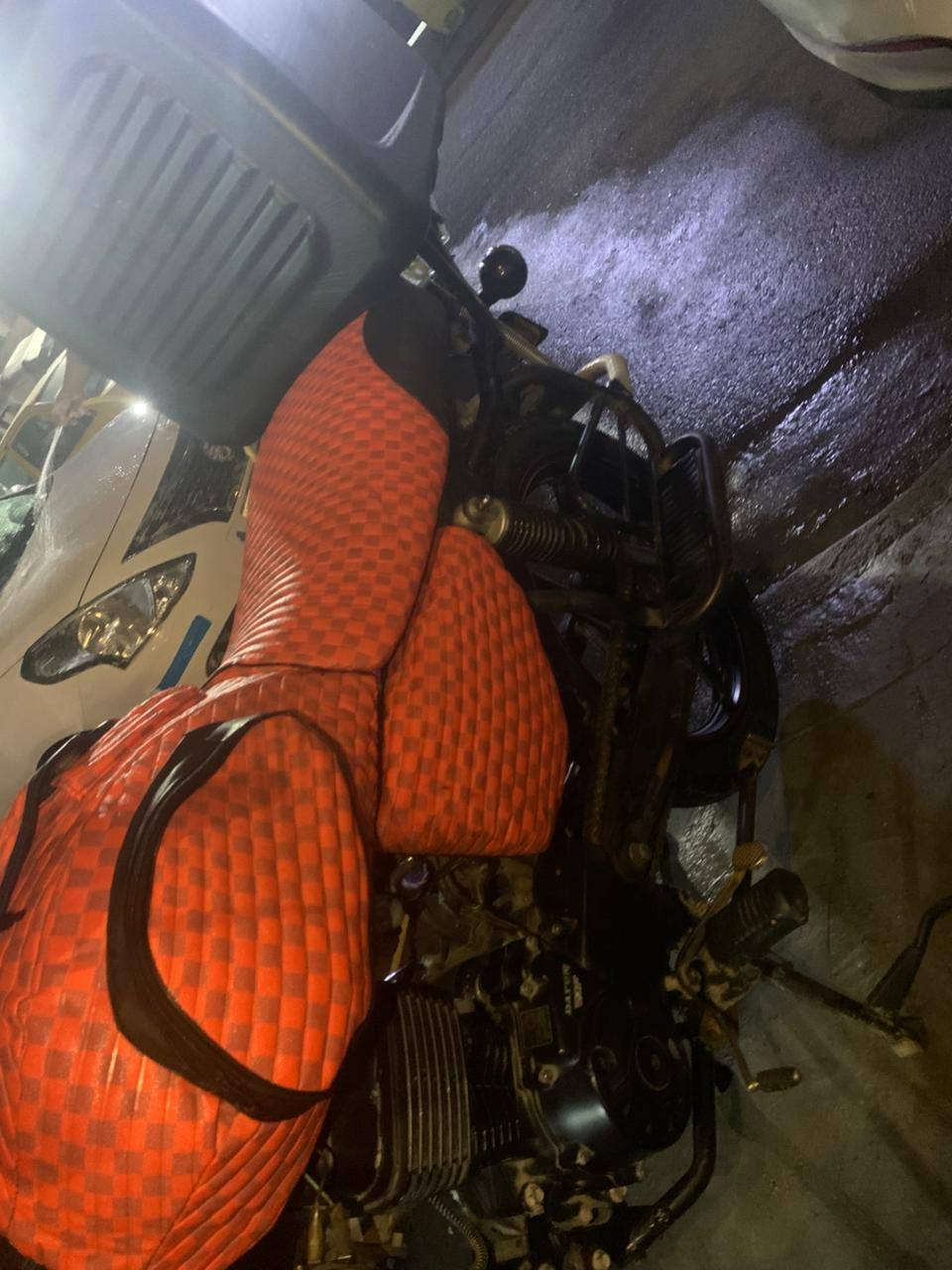 سلام عليكم دايون نفخ كلاسك لون وردي مميز مديل ٢٢ نهايت السنه يعني ٢٣ اوراق اصولييي يعني بوجهك ترقم دراجه كلش حلوه عليه هواي اضافات مثل بلوجكترات + زنون + بك لايت فدرالي + اشاير بيهن سكن وأشاره + زنجيل ربل اصلي ياباني 
الدراجه كلش حلوه معايزه شي ابد 
(ملاحضه) الدراجه بيه لاستيك ولف الصبح من اشغل تطلع دخان ابيض خفيف من تحمه تكطع علمآ لا تنقص ولا تنضح ولا تبخر من تحمه 
عنواني بغداد الامين السعر (مليون و٣٠٠) وبيه مجال من تجي ماخيبك الهاتف *********** 
اسف عل الأطاله
