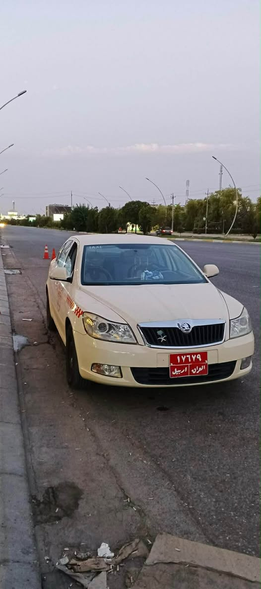 سکۆدە ٢٠١٣ مەکینە ٢٠ ی جیتە 
یەك جاملغی ڕەش
٣ جێ بە بست هەیتی زۆر کەمە 
بێ ژۆرێ بێ ئیرباگ بە شەرت 
تا بڵێی خاوێنە جائیزە 
0750 406 73 82 أربيل, العراق
