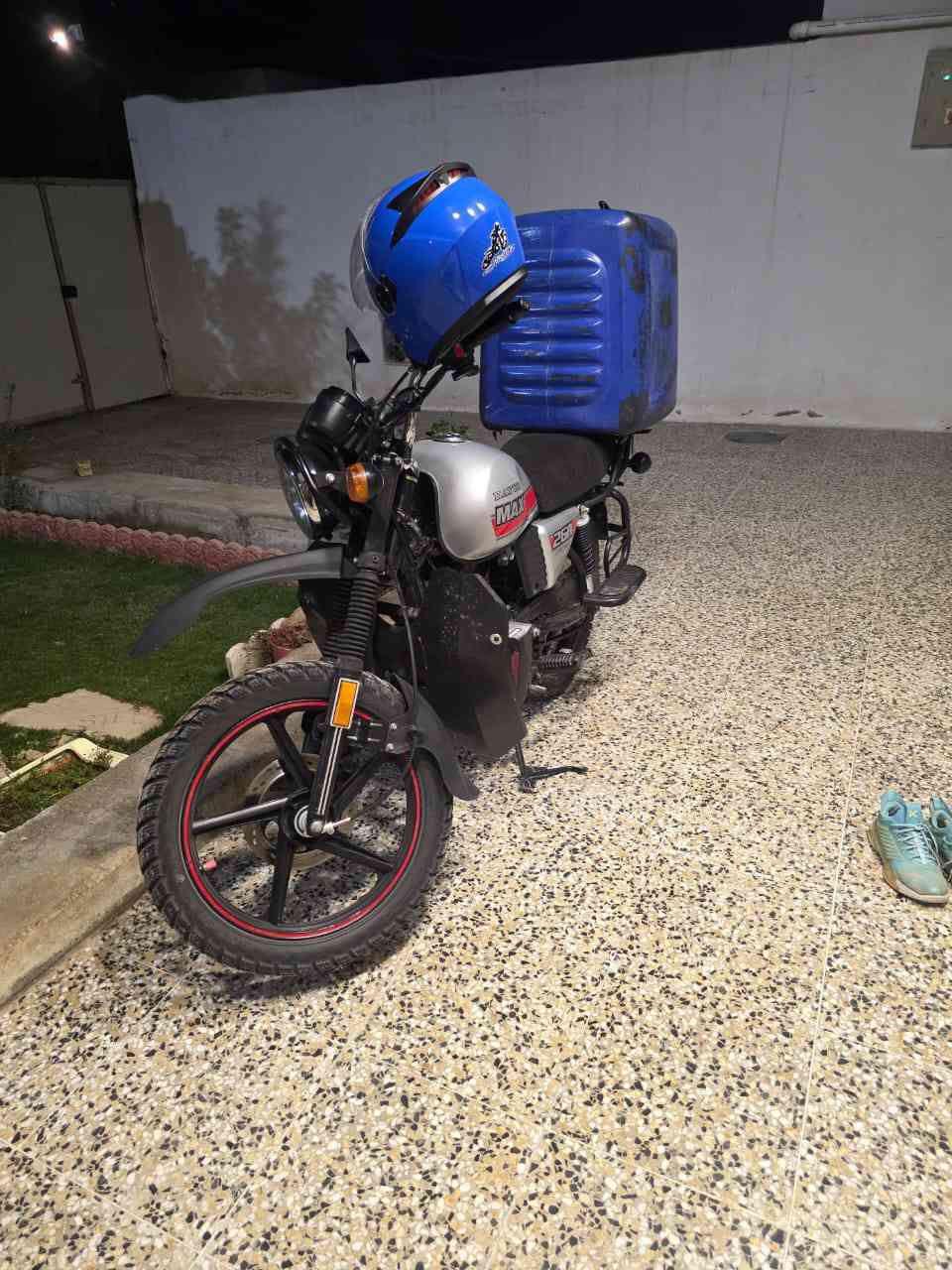 سلام عليكم..
دراجه داي وان موديل 23 جبلي محرك 150 دراجه نظيفه وحلوه الدراجه مرقمه كربلاء بس سنويه باسم ابو المعرض السعر 1,625(***********)
