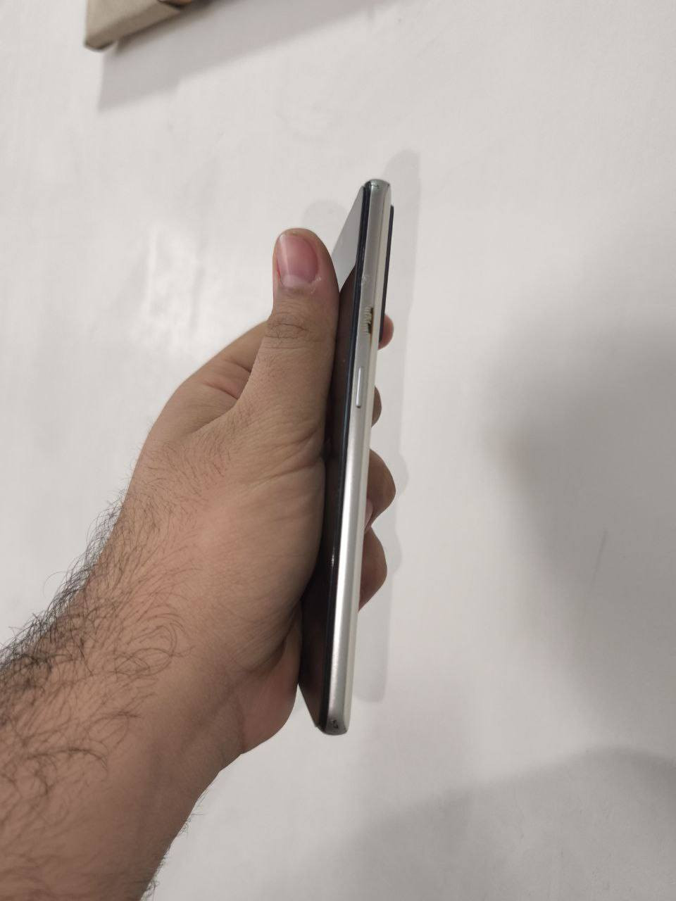 realme GT Neo5 SE..
بدون ملحقات كفالة من الخلل والتصليح. 
نضافة ٨٠٪ .
ذاكرة  تيرة.
٣٤٥وبي مجال حك الجية.


**إذا كنت صاحب هذا الإعلان وتريد حذفه لأي سبب، رجاءا أرسل رسالة إلى الدعم الفني**