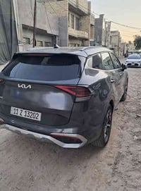 عندي كيا سبورتج هايبرت موديل،،2023 سياره جاهزه بيع او مراوس حسب القناع...