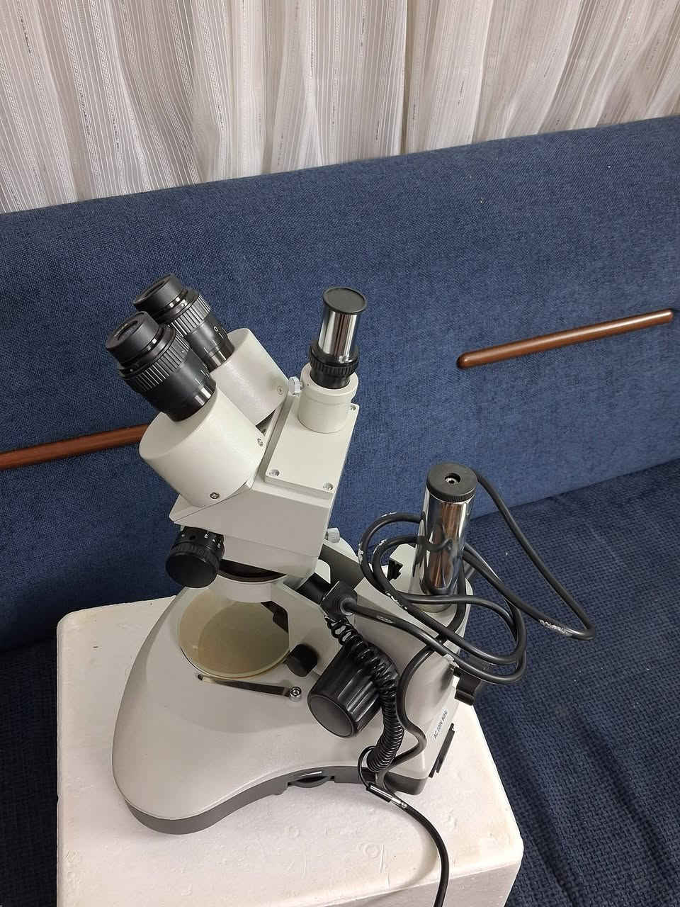 مايكروسكوب جديد غير مستعمل للبيع  ***********
