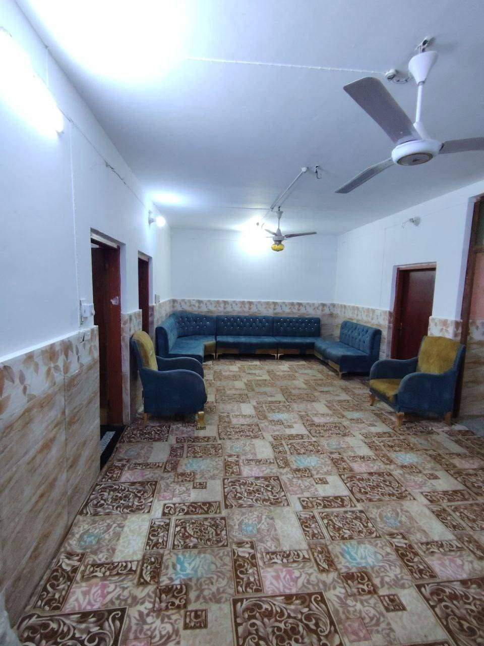 سلام عليكم
بيت للبيع حي الزهراء مقابيل المعهد الفني 

مساحه البيت 200م طابو صرف بناء درجه اولى

 البيت طابقين يحتوي ع 

ستقبال طابق الاول 

صاله ثنين طابق الاول والثاني 

غرف خمسه طابق الاول ثنين الطابق الثاني ٣غرف 

مطبخ + صحيات طابق اول + صحيات طابق ثاني 

+صحيات خارجيه 

السعر خاص 

للاستفسار ***********
