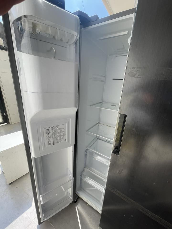 سلام عليكم ثلاجه  سامسونك كدامك واضحه بل فديو جديده.  طفت عله غفله والله ماعرف شنو بيه     مصار شهرين من اشتريته وخليته بلطرمه ولا جبت مصلح اريد ابيعه ولحد يكسر بحلال العالم  اغلبكم بيش سعره هي هاي الثلاجه بخاخ صانعه ثلج  صفحه مجمده وصفحه ثلاجه سعره من الاخير وخسرران الله يشهد  سعره ٥٠٠الف الشراي جاد بدون عمله يتصل ***********
