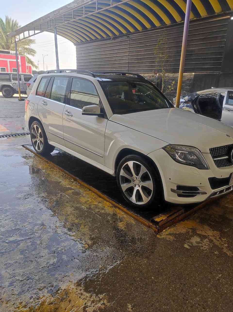 السلام  عليكم
السعر  185 ورقة 
مرسيدس بنز GLK 350
للبيع موديل 2014
رقم بغداد  
السيارة نظيفة جدا خالية من كل نقص 
زيرو مسج
بصمة
داخل اسود جلد 
شاشة تحديث من شركة مرسيدس 
شاشات خلفية
خمس ابواب بصمة 
تدفئة كشنات أمامية
محرك   3500 
6 سلندر
سيدي جنجر 6 أقراص
شاشة كبيرة وسطية وكاميرا خلفية 
حساس مطر
نظام اقتصادي ايكو 
اطفاء ذاتي 
بارك ذاتي عند فتح باب السائق 
ليد أمامي
تحكم ستيرن 
مثبت سرعة 
ويل كب 20
بانوراما 
محرك اقتصادي 
وارد امريكي   ضربتة دعامية ومبدل نفس اللون 
اعلى فئة في glk 
***********
