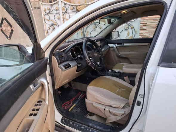 السلام عليكم كيا سورنتو موديل ٢٠١١ خليجيه محرك ٢٤٠٠ دوش سبعه راكب  تدفئة وتبريد قطعتين شاشه كاميرا صدر امامي وخلفي ممتاز تخم تاير نظيف كهربائيات كلهه تشتغل سياره جاهزه بدون نقص بيها طخه بلباب عكس السائق صبغ قطع ابيع حزام مكانها بغداد الدوره ابو دشير هاتف *********** سعرها ١١٨ وبيها مجال بسيط تحياتي للجميع بغداد
