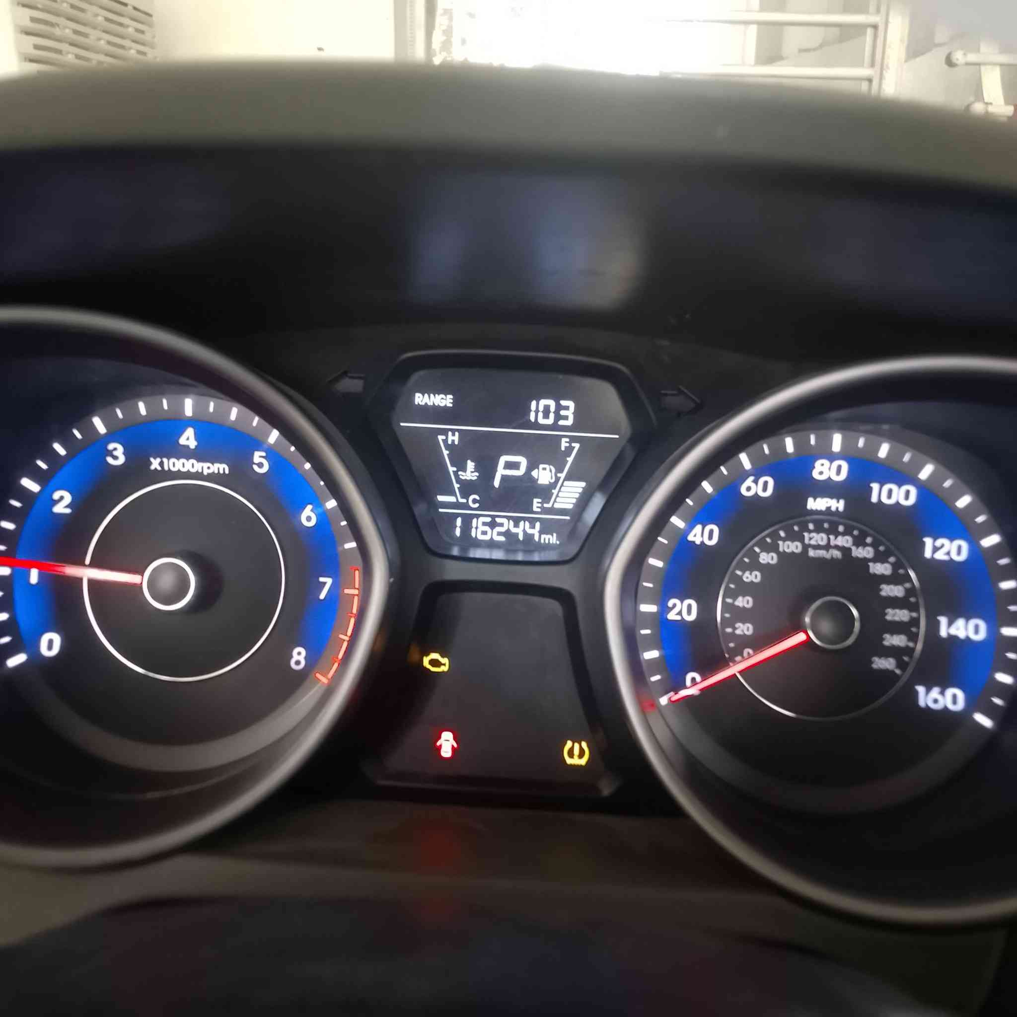 سلام عليكم الانترا وارد امريكي مديل 2015 حادثها باب لسايق وباب لخلفي تبريد تدفئة خير من الله محرك 1800 دوش لسعر 105 استفسار ***********
