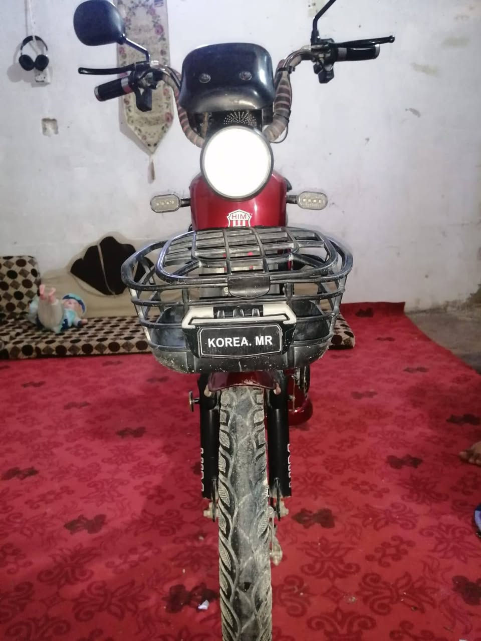 السلام عليكم شباب دراجه شحن نظيفه جديده رايدينها ب 350 وبيها مجال شراي  خلي رسني خاص وسرعه الدراجه99 وموضح لكم بالفيديو دراجه بطاريات جديده مبدلات تصير لهن شهر رقم الهاتف ***********
