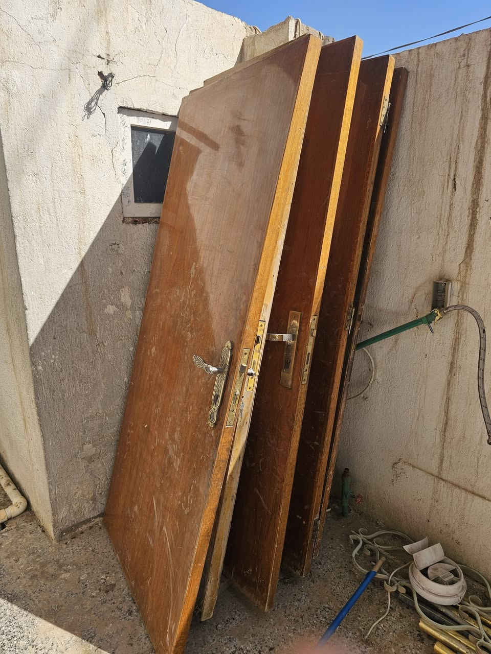 محجر مال طابقين وابواب خشب صاج لبيع
***********
المكان نجف - كوفه نهاية الجمهورية قرب  معمل الثلج
