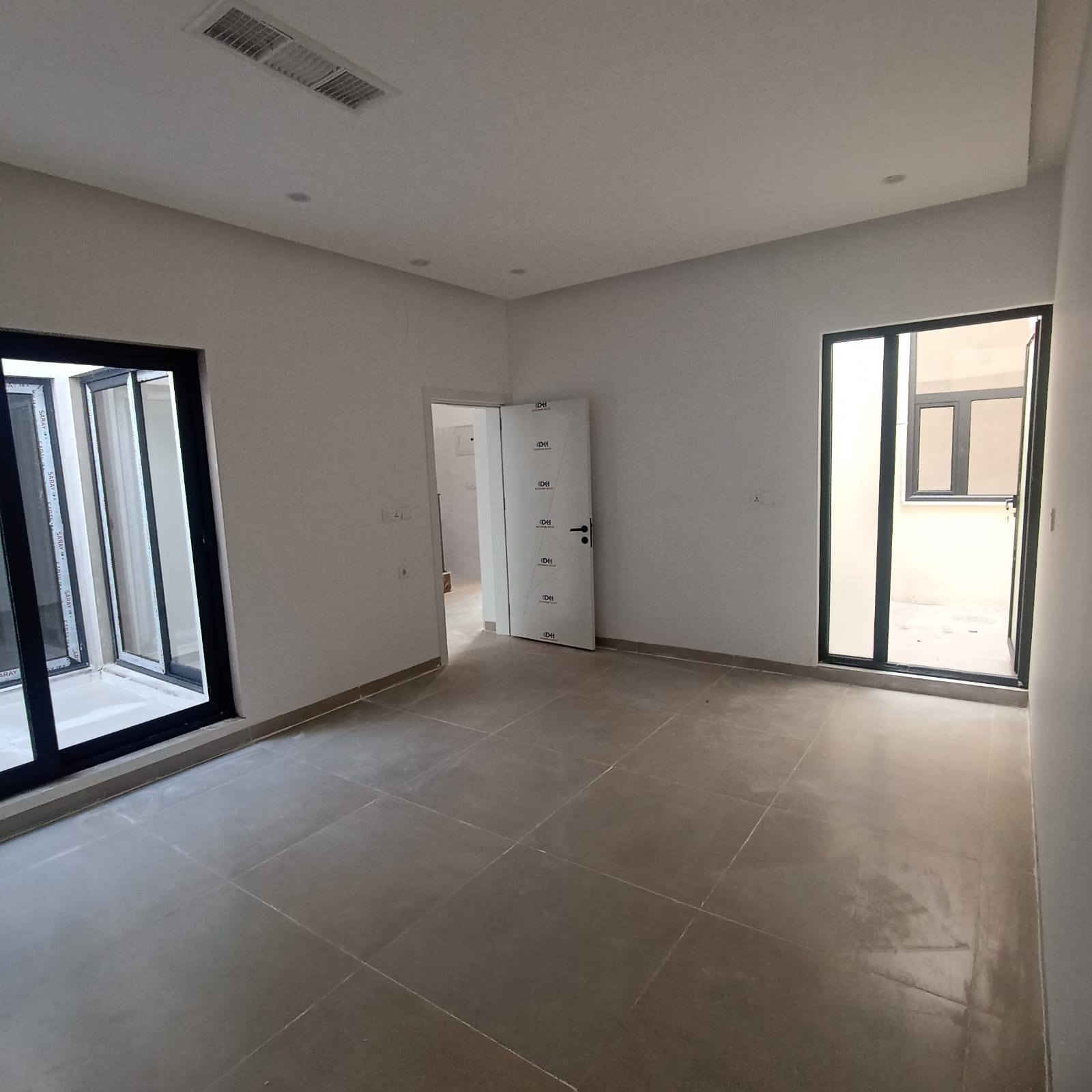 بيت مساحه 200متر على حديقه بيت كامل وجاهز طابقين
مجمع لؤلؤة السكني 
موقع المشروع 📍كركوك / نهايه سايديدين القادسيه 
السعر دفعه اوله والباقي اقصاط
للاتصال *********** كركوك, العراق
