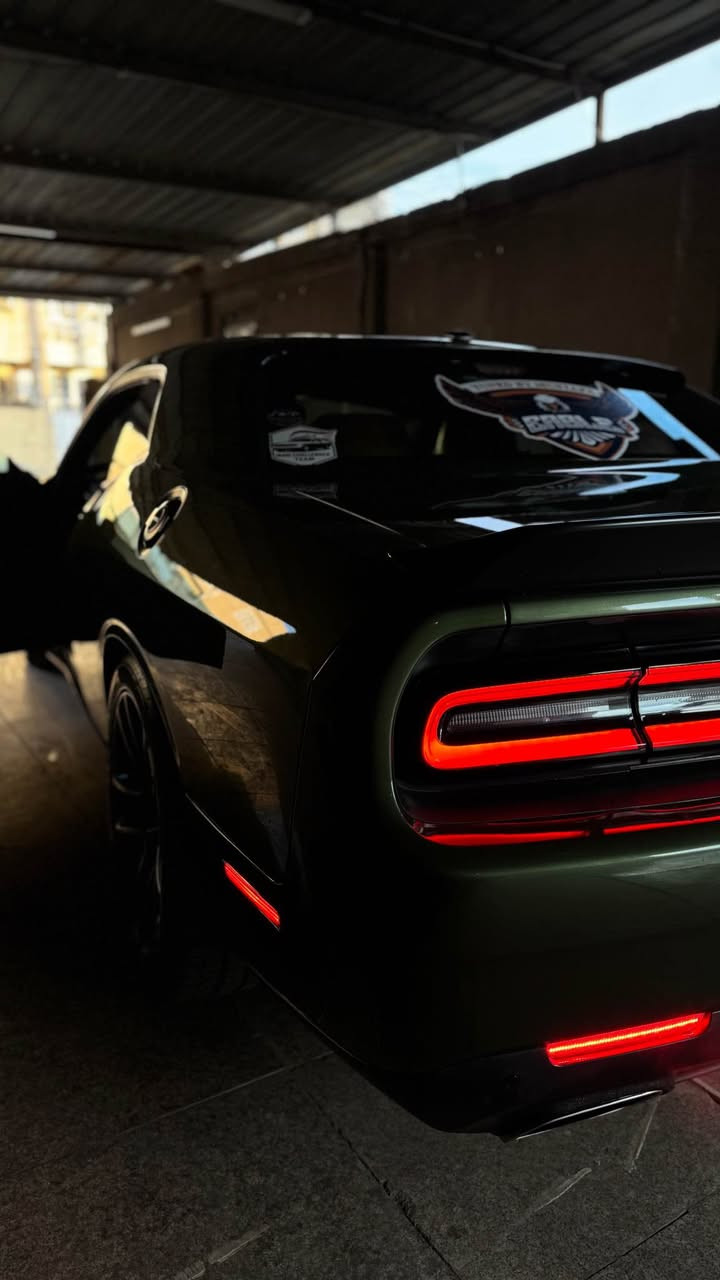 السلام عليكم
للبيع دوج جالنجر 2021 لون زيتوني ماشيه 28 ونص 
مكينه 5700 
عليه شوته موبار 
وعليه اكسل قفل 
وغرفتها مبدله بلون مال هيلكات مشمشي  جلد
عليها دركة حرف D 
شاشه كبيره سوبر تراك شغال 100‎%‎ 
سماعات JBL سستم واضافه دمام و امبي فاير
ونقطه عمياء ومرايه تعتيم 
حساسات خلفيه 
لايتات عدسات زنون وكشافات ضباب خلفيه وبلوجكتر امامي دعاميه 
ويل سكات اصلي 
فسفورات دعاميه دبل لد 
كشن السايق كهرباء 
ولف حماوه 82
مواصفات. R/T معروفه 
السياره مبرمجه يم مصطفى ايكل داينو جايبه 418 هورس بور وعليها تفريغ وشاد slp 
ضررها جاملغ امامي ايمن مبدل مصبوغ والخلفي بيه بارد وكارت تكحيل سياره بدون دواخل بدون ايرباك بجمها كبس
2C3CDZBT9MH615603
السعر :245 وبيها مجال 
للاستفسار الاتصال 
*********** بغداد, العراق
