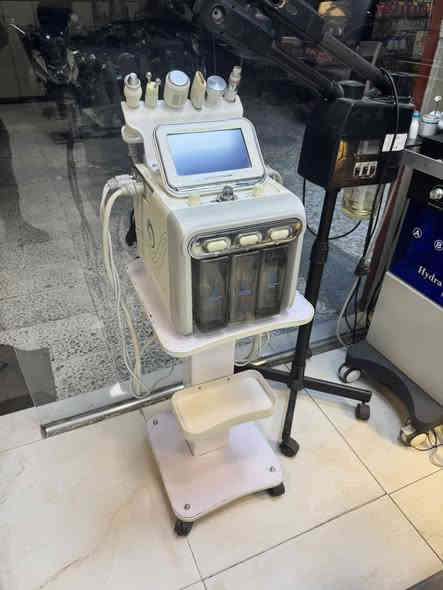 جهاز هايدروڤشل كامل بس بي عطل  البخاخ فقط مابي اي عطل ثاني, جهاز استعمال قليل نضيف س ع ر ه 175-
  بيهن مجال المكان قرب مول زيونة الهاتف ***********
