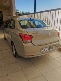 هونده رينا موديل 20 خليجي بدون صبغ مكينه 1400 سياره كامله بدون نقص. مح...