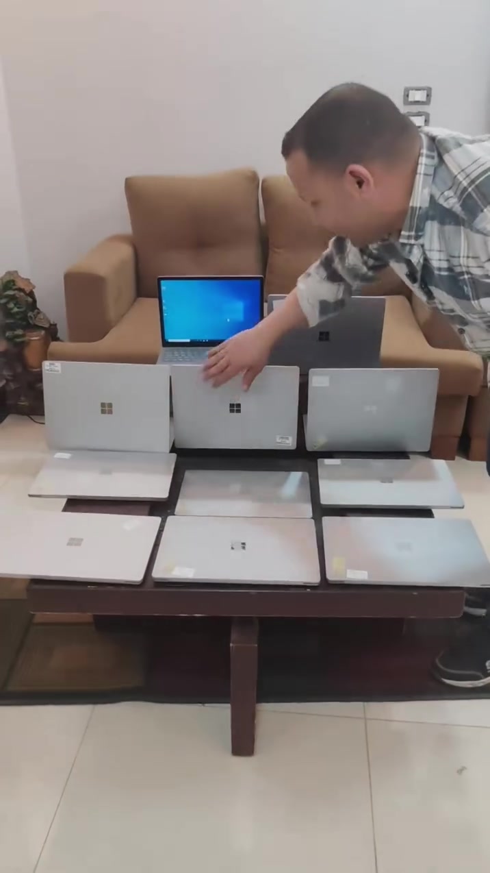 🚨 يا جدعان إلحقوا العرض قبل ما يطير 🚨
💎 Microsoft Surface 1769 💎
وحش الشياكة والهيبة وصل 🔥😮‍💨
اللاب اللي أول ما تفتحه الناس تسأل:
“إيه الفخامة دي؟!” 👑🖤
⚡ i5 جيل ثامن
⚡ RAM 8GB
⚡ SSD 256
⚡ شاشة Touch 2K ولا غلطة 😍
⚡ خامات Premium وإحساس فخم بمعنى الكلمة
🎯 خفيف – سريع – عملي
ينفع للشغل والدراسة والميتينج والكافيهات بأعلى شياكة 💣
والأهم بقى…
🎁 اعمل منشن لأصحابك كتير 👇
وخد خصومات وعروض جامدة على السيرفس 🔥🔥
⛔ اللي يعرف قيمة السيرفس… مستحيل يفكر في لاب تاني 😏
التواصل 
01228250282
 #laptop
#SERFACBOOK
#HP
#DELL


**إذا كنت صاحب هذا الإعلان وتريد حذفه لأي سبب، رجاءا أرسل رسالة إلى الدعم الفني**