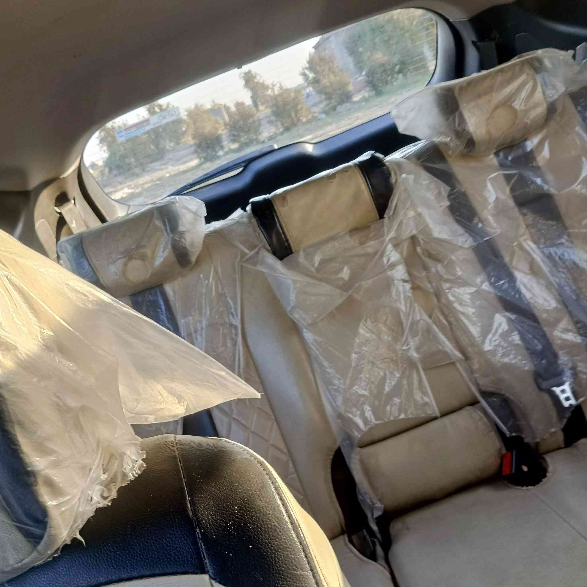 سلام عليكم سياره للبيع سنتافي  2013 خليجي سياره نضيفه    العنوان ابو غريب الرقم ***********.***********
