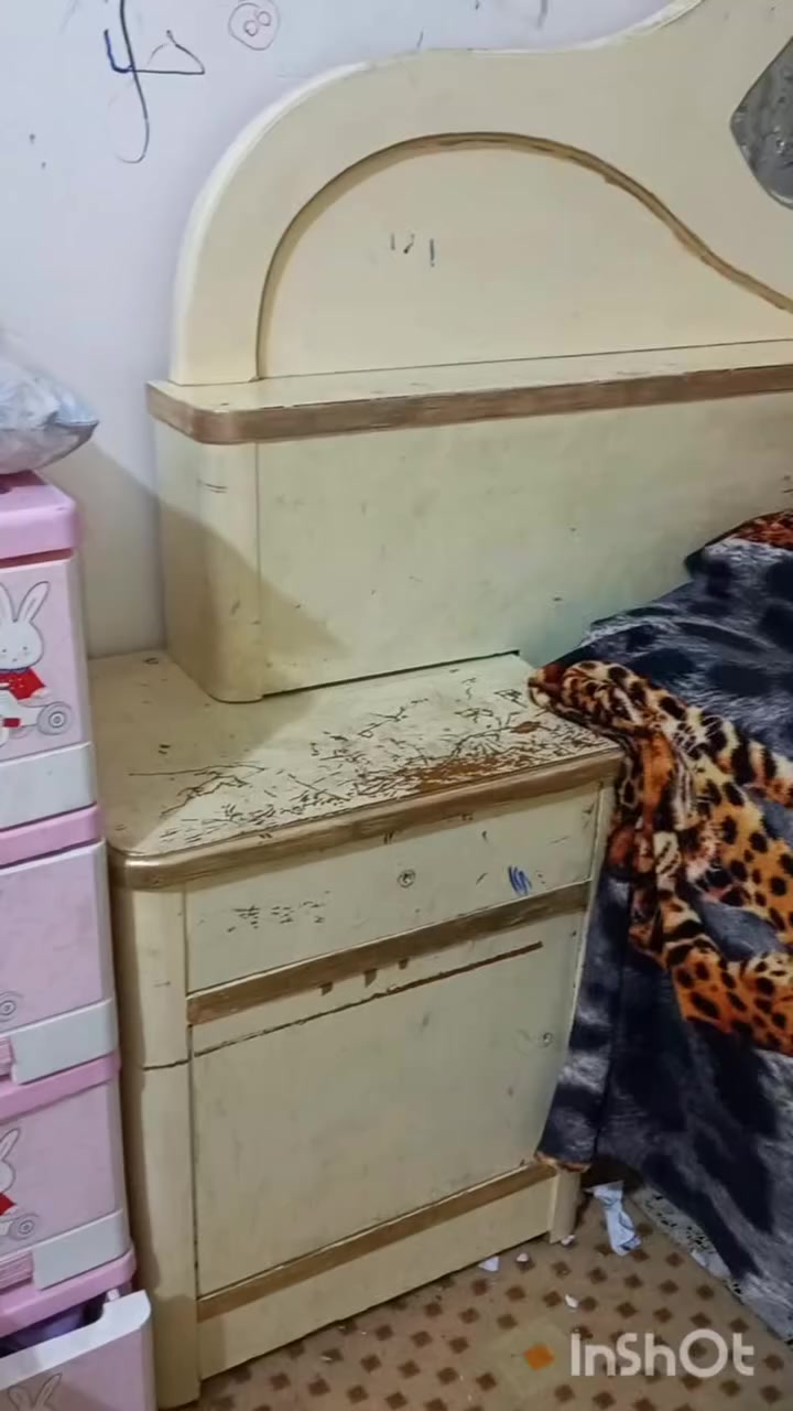 السلام عليكم
غرفة نوم تسكام عراقي ثقيل جدآ السعر ٤٠٠ وبيها مجال بسيط


**إذا كنت صاحب هذا الإعلان وتريد حذفه لأي سبب، رجاءا أرسل رسالة إلى الدعم الفني**