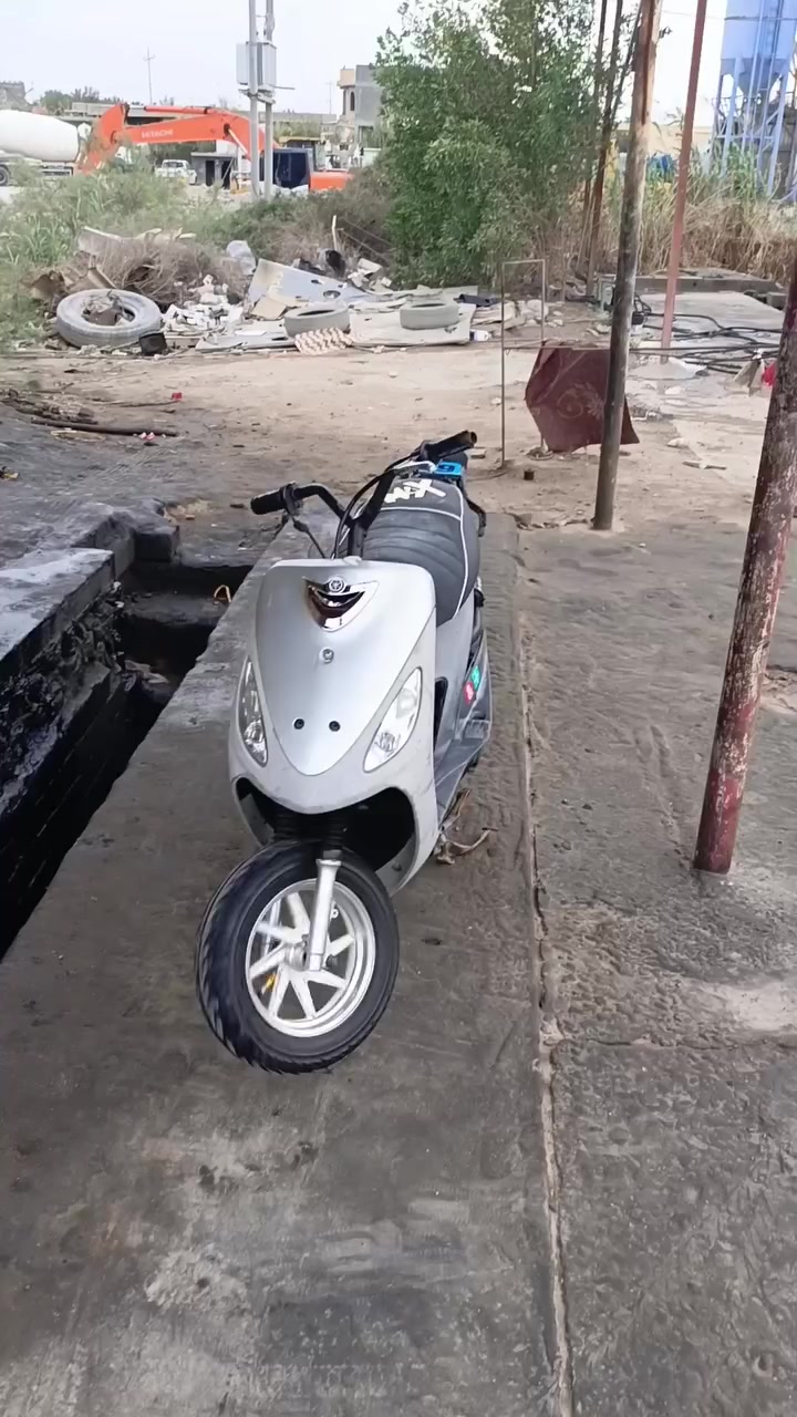 دراجه ماكس قشمه ما مفتوحه اغراضها كلها كامله للبيع مكاني بصره قبائل مدينه سعر 675 وبيها مجال***********
