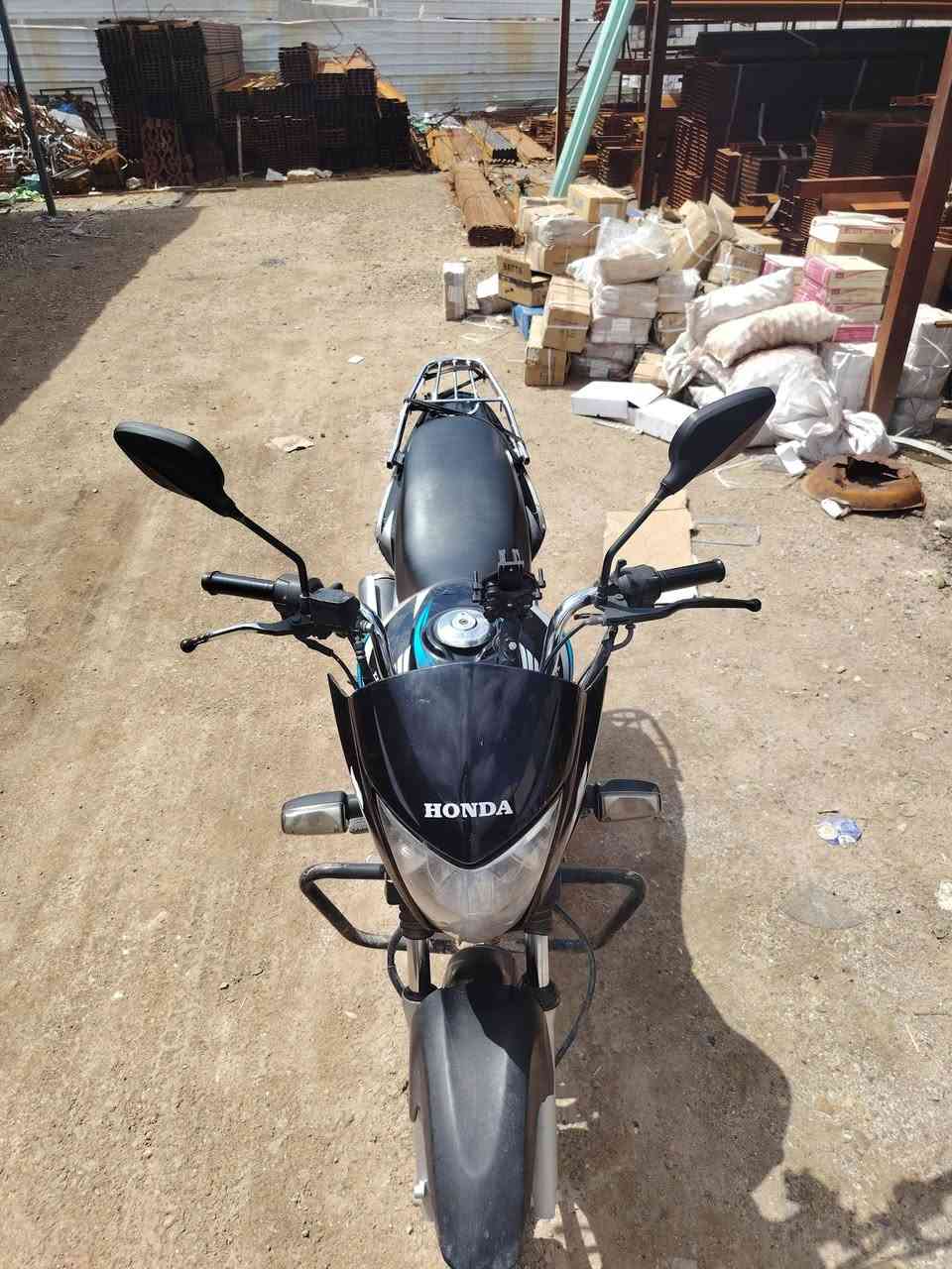 السلام عليكم    دراجه هونده ياباني مسجل سنويه ولوحات كامل ما ناقصه شي نضافه خير من الله الدراجه مال باله تحويل مباشر محرك ناعم حيل    السعر مليون ونص     ***********
