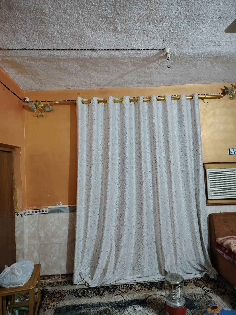 للبيع
بيت ١٠٠م امامي
. 
طابق واحد بناء نظيف عكاده

سعر ١١٧ بيه مجال

يقع في صالحيه شارع العروبه

داخل فرع عرض ٨م

يحتوي على غرفه وصاله ومطبخ وصحيات  وخارجيه واستقبال

موبايل للاستفسار ***********
