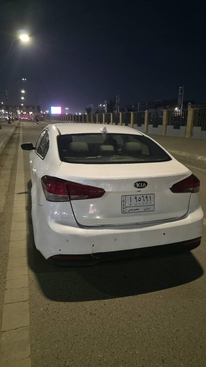 سلام عليكم 
فورتي 18 وارد أمريكي ضرر صندوق من امريكا  مواصفات شاشا بلاد ابل كار أندرويد اوتو تحكم ستيرين حاكيه مثبت سرعه 
للاستفسار اتصال على رقم ***********
