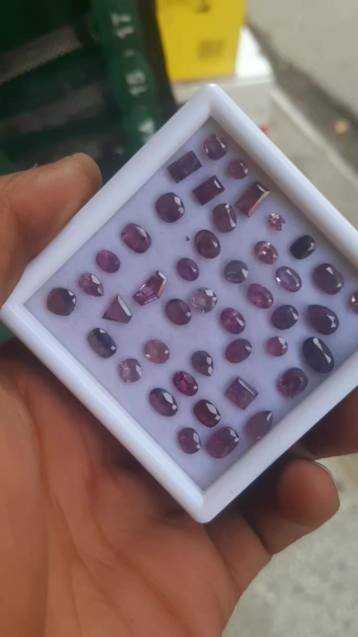 Origin kashmer curndam sapphire Ruby's 23 crt lot 43 picc 20k only


**إذا كنت صاحب هذا الإعلان وتريد حذفه لأي سبب، رجاءا أرسل رسالة إلى الدعم الفني**