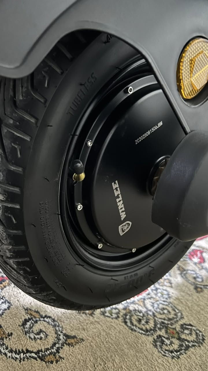 دراجه R9للبيع بطاريات 16 امبير شركه وينلي ام الفسفوره الاصلي صارلي شهر من طلعته من المعرض بعده جديد والله العضيم اخذته 650 الف ويل امامي لون ابيض مديل 2026 السعر 570 وبي مجال شي بسيط للتواصل علئ ***********
