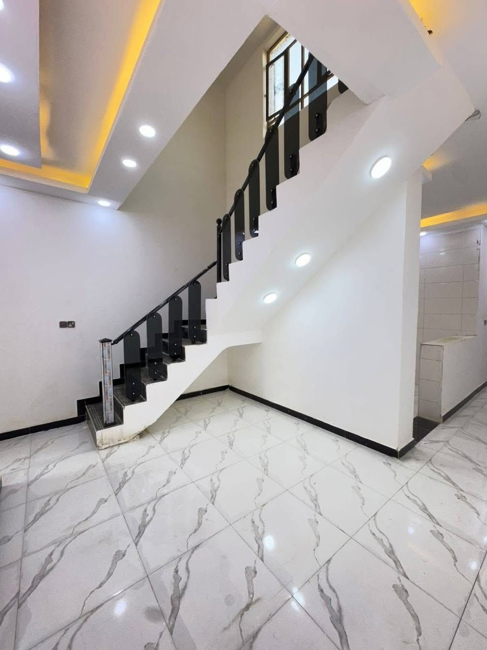 ⭕ بيت للبيع طابو زراعي سند 25 )(مشمول تطويب خدمات تبليط_)
⭕️المساحة 100
⭕️العنوان الدار  / التقية الثالثة _مقابيل مجمع الروان النموذجي 
⭕️بناء البيت 2025
⭕️بناء  مسلح 
—————————————
           تـــفـــاصـــيـــل الـــدار 
(كونكريت مسلح )
⚜️ غرفة
⚜️صالة 
⚜️استقبال
⚜️مطبخ 
⚜️مجاميع صحية 
⚜️طارمة  
ــــــــــــــــــــــــــــــــــــــــــــــــ

للأستفسار أتصال*********** واتساب
