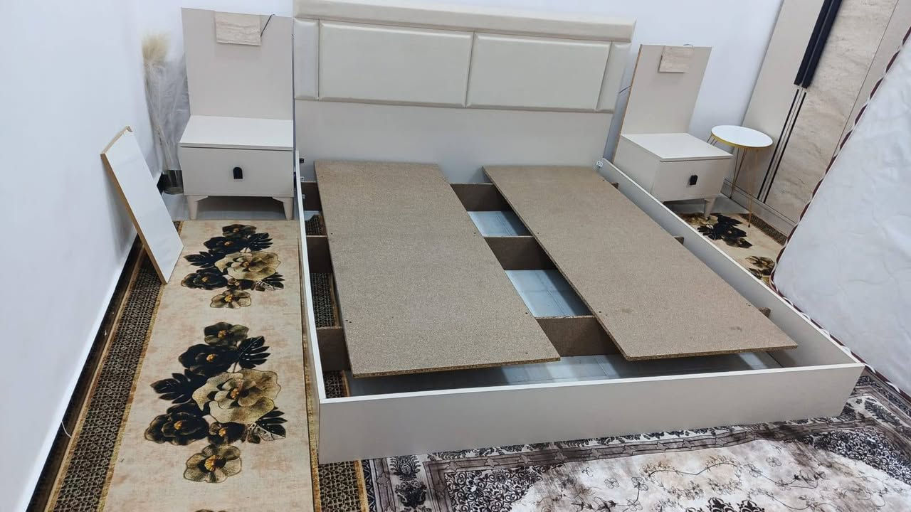 غرفة غير مستعملة الله شاهد اشتريتهة اومستعملتهة المندر وياها عدا المراية العامودية رايدهة إب 500  و المندر مو لل بيع والغرفة ابنص سعرها الي رايدهة أي راسل الرقم /***********
