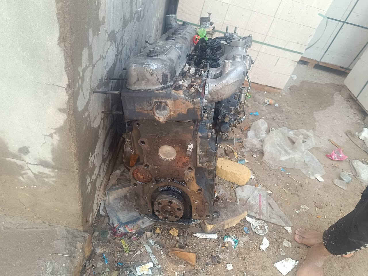 السلام عليكم مكينه ازوزه للبيع ٦سلندر حجم ١٠٢ .
***********
