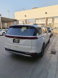 كيا كارنفال • الرمادي