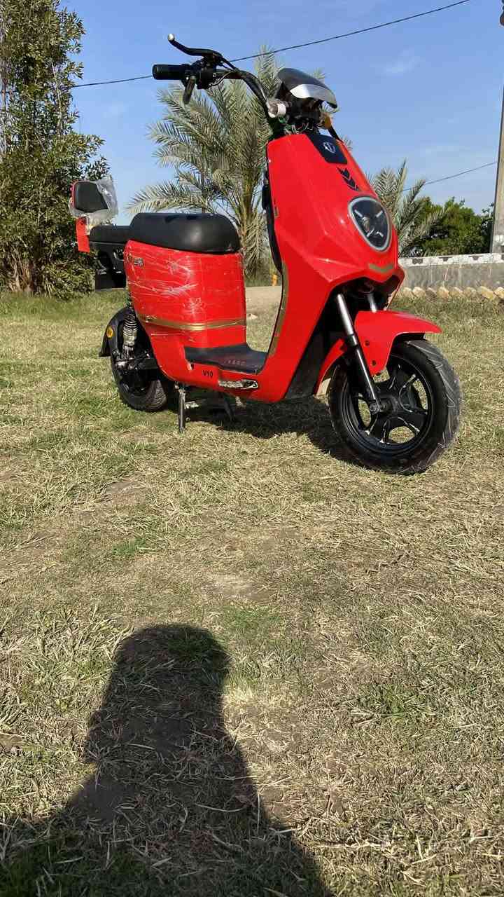 السلام عليكم ورحمت الله وبركاتو دراجه شحن للبيع نوع الدراجه (تالج)  6بطاريات   الوقت 60كيلو متر    متكونه من ثلاث سرع دراجه نضيفه اوحلوه بمعنه الكلمه موديل الدراجه 2025   ....(ملاحضه الدراجه بيه عطل في الويل الخلفي  هوه الحساس العطل بسيط جدن) السعر  (550$) اوبيه مجال  حك الجيه. المكان بابل الحمزه الغربي.  الاستفسار ***********
