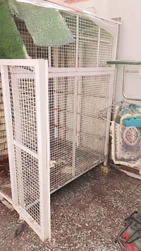 قفص حديد البيع  ثقيل  سعر 200 وبي مجال  التواصل على الرقم  07723588150...