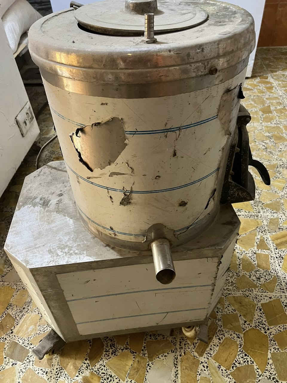 السلام عليكم للبيع مكشاره بتيته شغاله مستعمله قليل مدينه الصدر الاورفلي ***********
