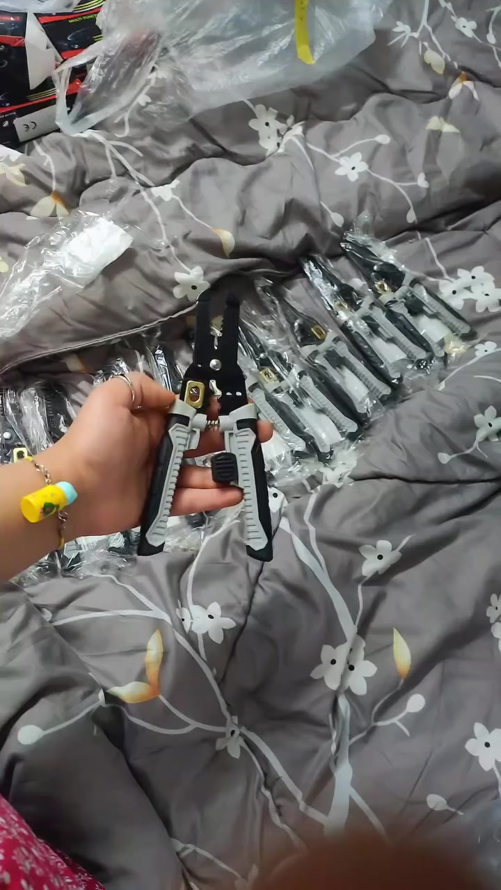 الجنطه الوحده ب3وثنين ب5
الگتر 1×5 الواحد ب3وثنين ب5 
الشراي يتصل ع الرقم ***********
