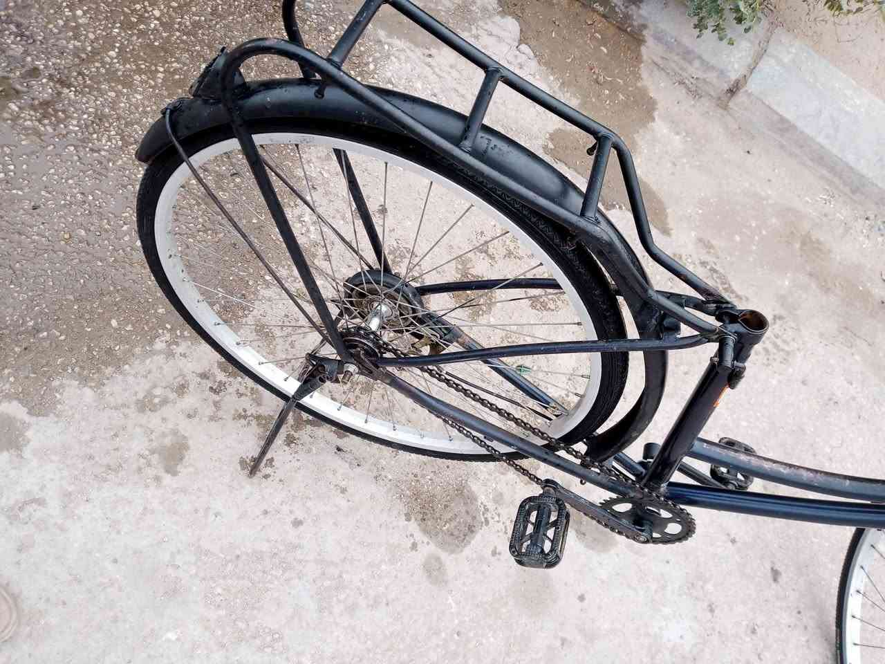 السلام عليكم بايسكل للبيع ياباني اصلي حجم26لون نيلي نقص سرج لونة ماجارد ماشة اصلية تايراتة نضيفة ابريك جديد  السعر60الف بي مجال بسيط  المكان كربلاء سيف سعد  الألف دار قرب مولدة سيد صالح الرقم***********واتساب شغال
