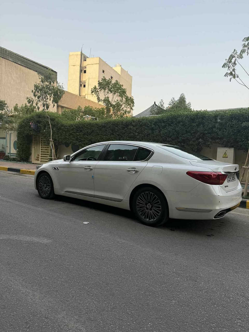 السلام عليكم ورحمة الله
للبيع سيارة كيا كورس موديل 2013 خليجي   

السيارة فول مواصفات   

المواصفات

1- كيا كورس موديل 2013 خليجي  

2- محرك 6 سلندر 3800 

3- ويل كب حجم 18 اصلي وكالة عدد 5 ويل كب 

4- ابواب السيارة ال4 شفط كهرباء 

5- قبق جنطة كهربائي شفط

6- مرايا جانبية كهربائية شفط مع السويج مع حساسات الاجتياز الجانبية 

7- بصمات ابواب عدد 5 ابواب وجنطة 

8- حساسات امامي خلفي اصل 

9- السيارة 4 كاميرات امامي وخلفي ومرايا 

10- لايتات زينون عالي ناصي مع كشافات دعامية LED 

11- بخاخات لايتات 

12- بردة خلفية كهربائية اصل مع بردات اصلية للابواب الخلفية

13- فتحة سقف سلايد روف 

14- مرايا جانبية حساسة وعاكسة للضوء العالي 

15- غرفة السيارة جلد بيجي اصل 

16- كشنات الصدر تحكم فول كهرباء والتحكم داخل الابواب مع ذاكرة كشن

17- كشنات السيارة ال 4 تدفئة وتبريد

18- شاشات اصلية في الكشنات الامامية لعرض ال DVD 

19- تحكم ستيرن جهتين متكامل بلوتوث وحاكية وتحكم صوت وسرعة 

20- رادار امامي لتثبيت المسار والسرعة ومانع التصادم

21- كشنات خلفية واسعة جدا مع تحكم بمجموعة من الايعازات في اللوحة الخلفية 

22- تحكم في التبريد والشاشة الرئيسية والبردة الخلفية من المقاعد الخلفية 

23- تحكم كهرباء في الكشنات داخل الكشن تحكم اضافي 

24- تحكم كهرباء في الكشنات الخلفية 

 

26- وضعيات قيادة عدد 3 طبيعي واقتصادي ورياضي 

27- ستيرن كهربائي الحركة 

28- مع مجموعة من الايعاز في هذا الموديل 

السياره ملكية بيهه قطعتين صبغ باب خلفي وجاملغ خلفي بدون دواخل السعر 168 مكان السياره كربلاء  *********** اسياره بسمي
