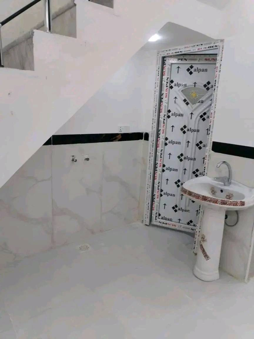 دا🏡ر(مشتملان) للــــــــــبےـعےـ  🖊،( قيد الانشاء ) 
المساحه 100 متر( 5×20)
«العنوان» الشيشان مقابل الصحفيين قرب سايدين الموضفين 
~"يتكون"~ الدار من 🌹طرمه🔑 استقبال 🔑ممر 🔑مطبخ🔑 صاله 🔑غرفه نوم 🔑🧲
للاستفسار الاتصال على ☎️ ***********☎️
