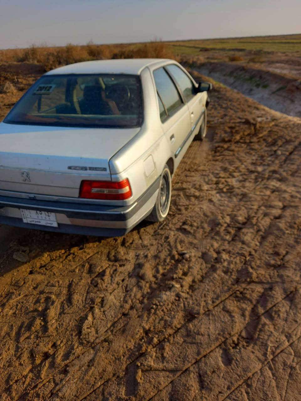 السلام عليكم 
سيارة بيجو 405 للبيع موديل 2012 خصوصي رقم ميسان سنويه نافذه شرط التحويل مكينة وكير كفالة الباقي كله شغال سياره بلادية ما بيها اي تعمير إذا مراوس حسب القناعة السعر 35 ورقة المكان ميسان- جزيرة سيد أحمد الرفاعي للإتصال ( *********** ) ( *********** )
