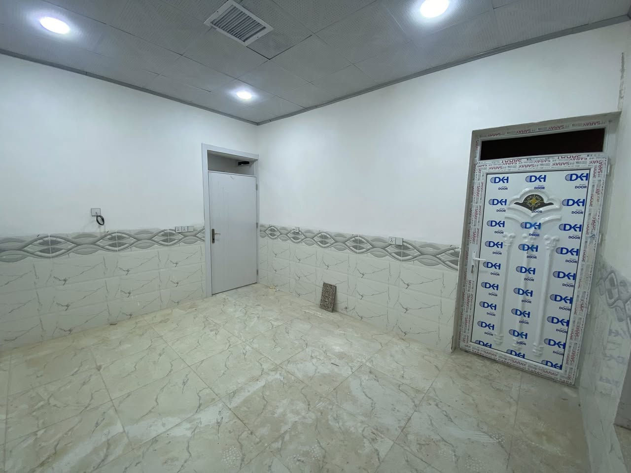 بەناوی خوای گەورە
خانو بۆ فرۆشتن

🔴كۆدی ڕیكلام🔺 2000
 كەلار گەڕەكی حەمرین 

🟣ڕوبەری ئەم. خانوە 105 مەترە
7/ 15
 
🟢خانوەكە تازە دروست كراوە
ماڵی تیا نەچوە

🟢عەرزی بیناكە هەمو كاشیە
مەتبەخو مشتەمەلات و مەتبەخی گەرمی تاوەكو سەقف كاشیە

🟢دەرگای ژورەكانی داری توركیە
دەرگاو پەنجەرەی دەرەوەی پلاستی نەخش دارە
🟢دەكتی موبەریدەی مەركەزی بۆهەمو ژورەكان ڕاكێشراوە

🔴ژورەكـانی ئـەم خـانوە پـێـك دێـت لە

🔵دوو ژوری نوستن
🔵میوان
🔵مەتبەخ
🔵هۆڵێكی گەورە
🔵مەتبەخی گەرم. 
🔵حەوشێكی گەورە

🔹🔹🔹🔹🔹🔹🔹🔹🔹🔹🔹

🟢كۆڵانی فراوانە
🟢نزیكە لەجادەی گشتیەوە
 🟢بە مەوادی كوالێتی بەرز دروست كراوە

🟣لەقوتابخانەوە نزیكە
🟣كۆڵانی مەجاری كراوە
🟣تاكو بڵێی جوانەو ماڵی دۆستە
🟣نرخی گونجاوە و كەمتر لەنرخی ڕاستەقینەی خۆی ئەیفرۆشین

🟢بۆزانیاری زیاتر
زانینی نرخ
بینینی خانوەكە
هەرپرسیارێك دەربارەی  موڵك كڕین. فرۆشتن ڕێنوینی و نێوەندگیری 
نوسینگەكەمان نوسینگەی کوردستان لەخزمەتی ئێوەی بەڕێزدایە

***********
***********

🟢عەقدی بڕواپێكراومان هەیەو هەر مۆڵكێك بكڕین یان بفرۆشین تەواوی وردەكاری  موڵكەكە ئەخەینە ڕوو

🟢تۆی بەڕێز گەر خوازیارت كڕینیان فرۆشتن. یان. بەكرێدان و بەكرێگرتنی هەر موڵكێكی
خانو  باخ عەرزە مەغزەن شوقە  زەوی زراعی
كارەكەت بەئێمە بسپێرە   
ناونیشانی نوسینگە

🟢كەلار گەڕەكی حەمرین  تەنیشت شاری پزیشكی گەرمیان و بەنزین. خانەی شار ئۆیڵ

سەر جادەی كفری.  

نوسینگەی کوردستان

***********
***********
