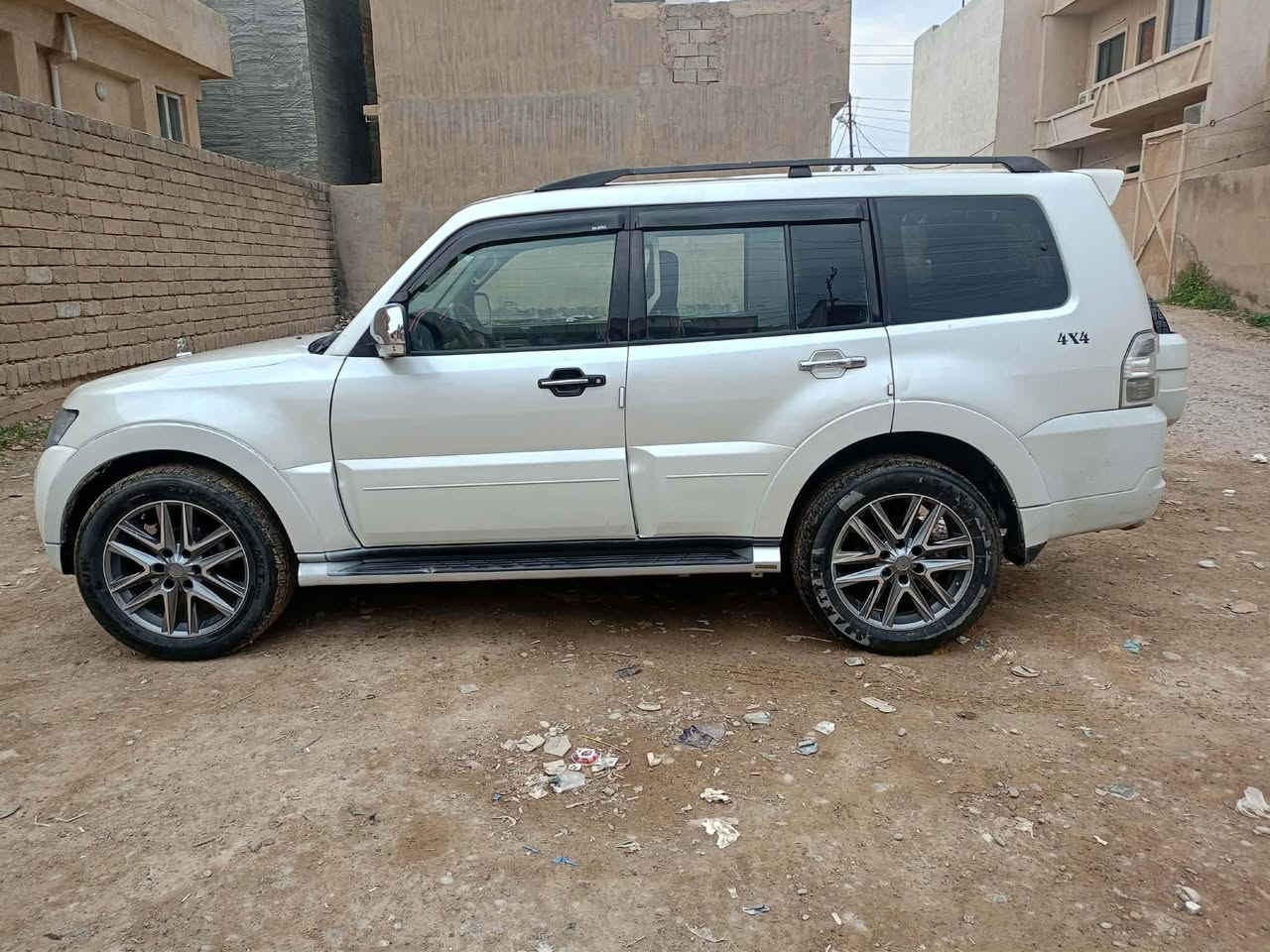 سلام عليكم للبيع باجيرو 2008 لون أبيض صدفي سيارة مصبوغة عام اثر تجيه عل جهه سايق رقم اربيل الدولي الجديد
تحويل مباشر 
سيارة كير ومحرك  كفالة
حجم المحرك 3000 اقتصادي
7 راكب ويل كب كروم مال لكزز 
مكان السيارة صلاح الدين تكريت السعر 95 ورقة


**إذا كنت صاحب هذا الإعلان وتريد حذفه لأي سبب، رجاءا أرسل رسالة إلى الدعم الفني**