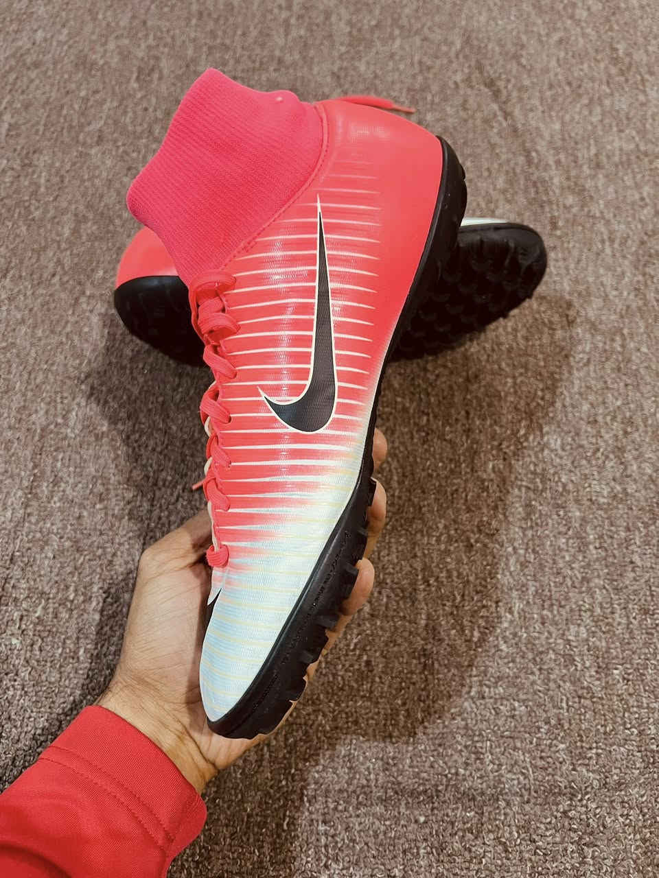 تحفه قطعه وحده فقط
تحفه شرط 
ميوركال الاصدار القديم 
اصلي باله 
قياس42 
نضافه1/1 
اولئ اسم مستخدم شرط 
السعر خاص 
توصيل موجود 
واتساب متوفر 
***********
