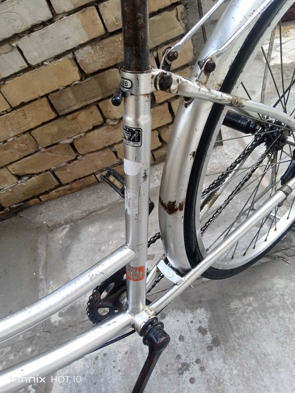 ‏السلام عليكم من رخصت الادمن وافق 🌹
‏بايسكل بناتي يباني اصلي حجم 26 شوفت عينك شلون نضيف ال بايسكل جديد متروك جان 
‏سعره 60الف وبي مجال الشراي عنواني مدينه الصدر 
‏هذه رقمي وتساب ***********
