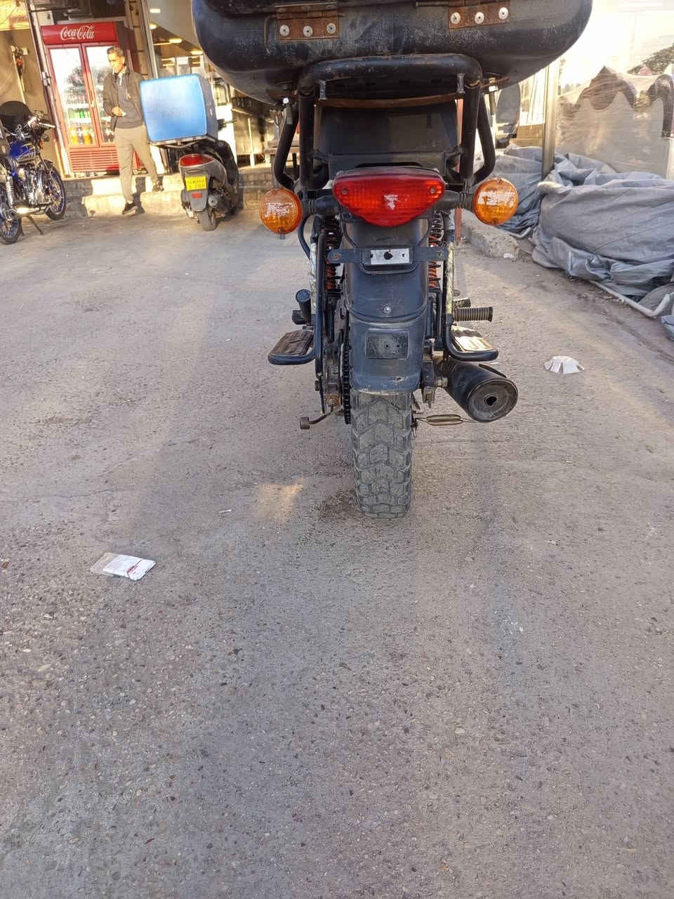 بوكسر ٢٢ دراجه نضيفه معاوزها شي سعر ٨٥٠ وبيها مجال مكان بغداد حي جهاد *********** واتساب فقط
